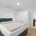 Nonni Apartment